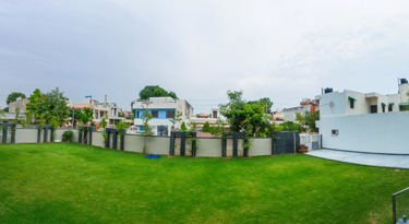 Roof Top Restaurant in Open Environment